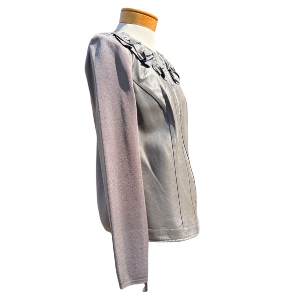 Peter Nygard Women’s Silver/Gray Leather & Knit Jacket with Flower Detai… - Picture 4 of 12